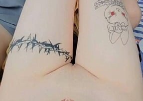 Foda -se a linda irmã pela primeira vez, veja a jovem buceta fluindo